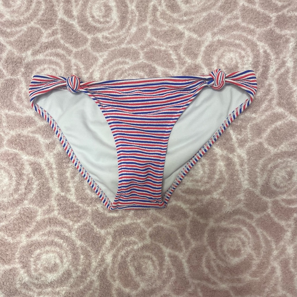 Xhileration, Medium, red white and blue